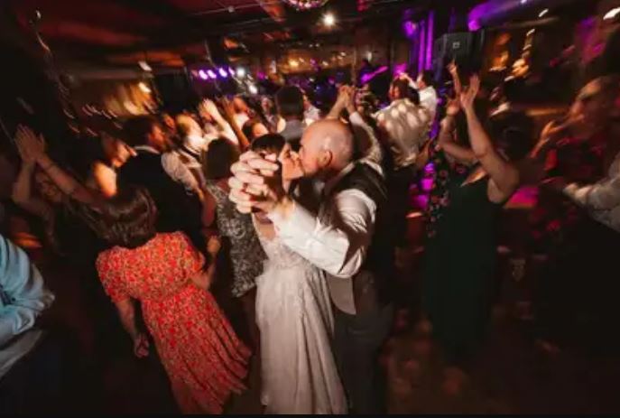 hybrid wedding entertainment Sint Maarten live band DJ